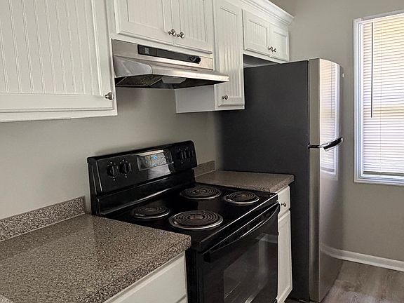 4th image of 114 Longwood Ln APT A