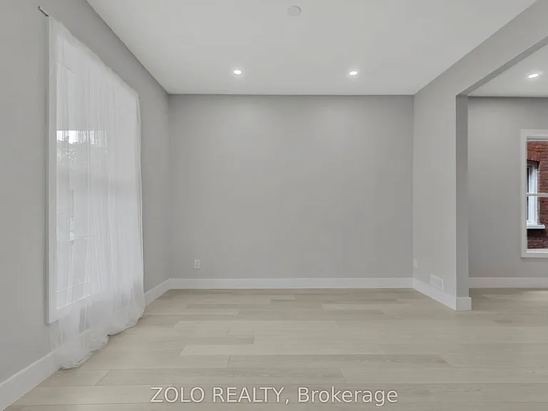 498 Charlotte St — Photo 32