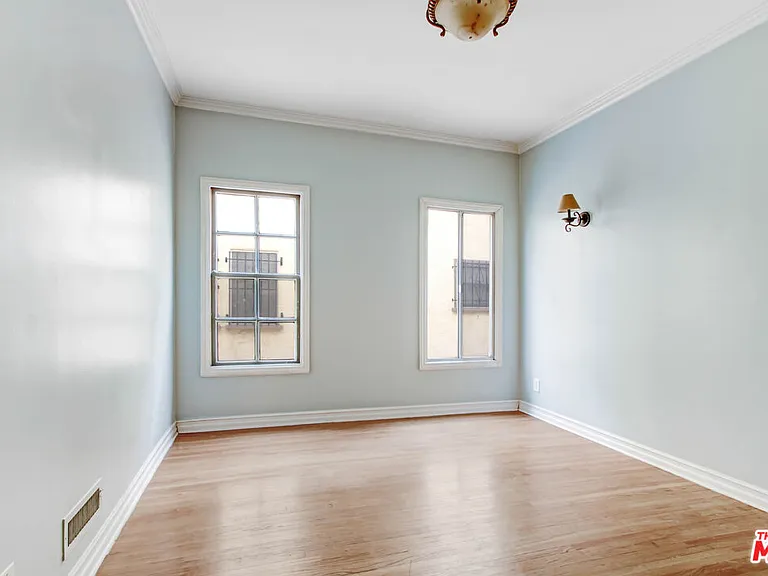 424 N Gardner St #1/2 — Photo 6