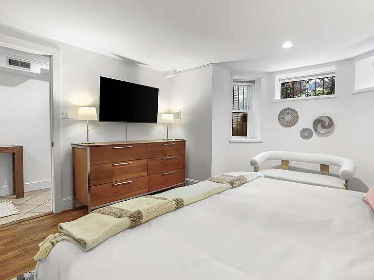 1732 Willard St NW #B — Photo 18