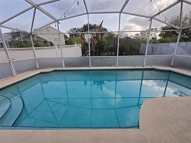 930 Oxford Dr — Photo 42