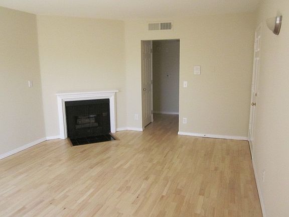 4th image of 540 N Hayworth Ave APT 3