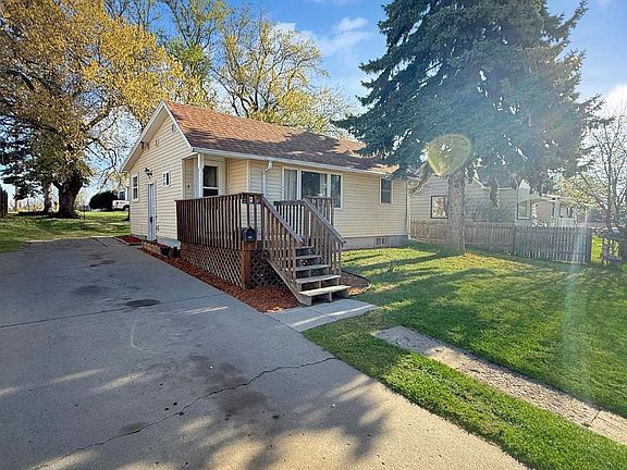 2nd image of 418 15th Ave SW