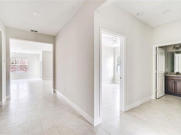 5th image of 421 Jay Ct