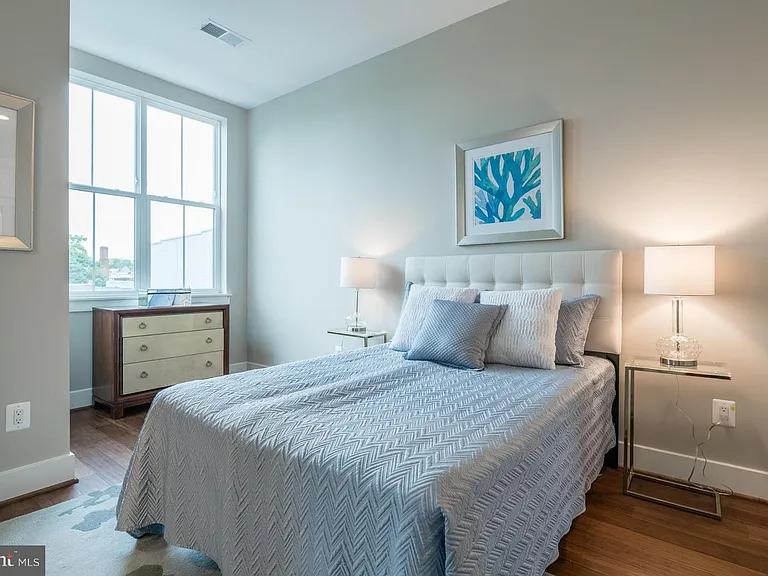 1003 Girard St NW #B — Photo 7