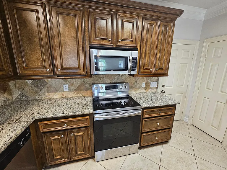 547 Birdsong Dr — Photo 8