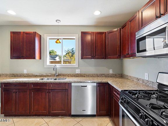 3rd image of 1518 E PINCHOT Avenue
