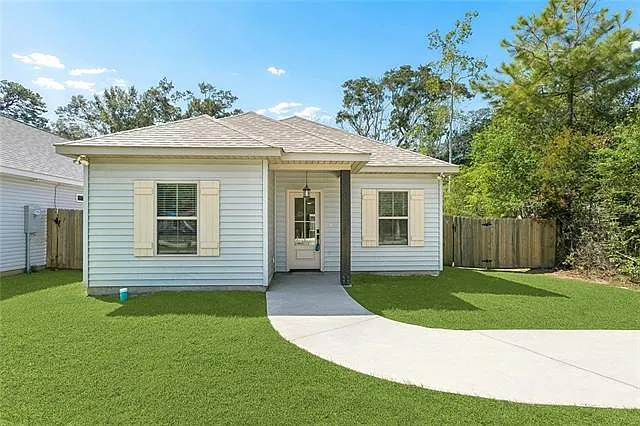 3 bed, 2.0 bath, 1324 sqft, $1,650 — Photo 2
