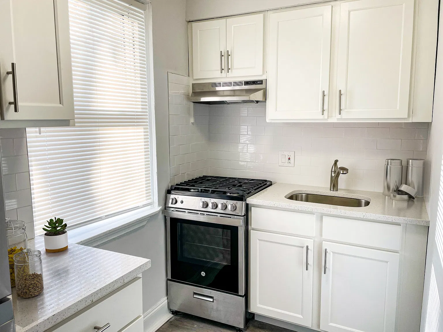 Lawndale Apartments — Photo 4