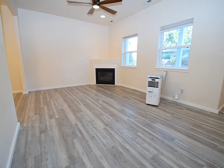 18528 SW McClarey Dr — Photo 7