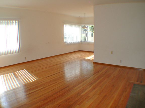4th image of 2435 Hilgard Ave APT 1
