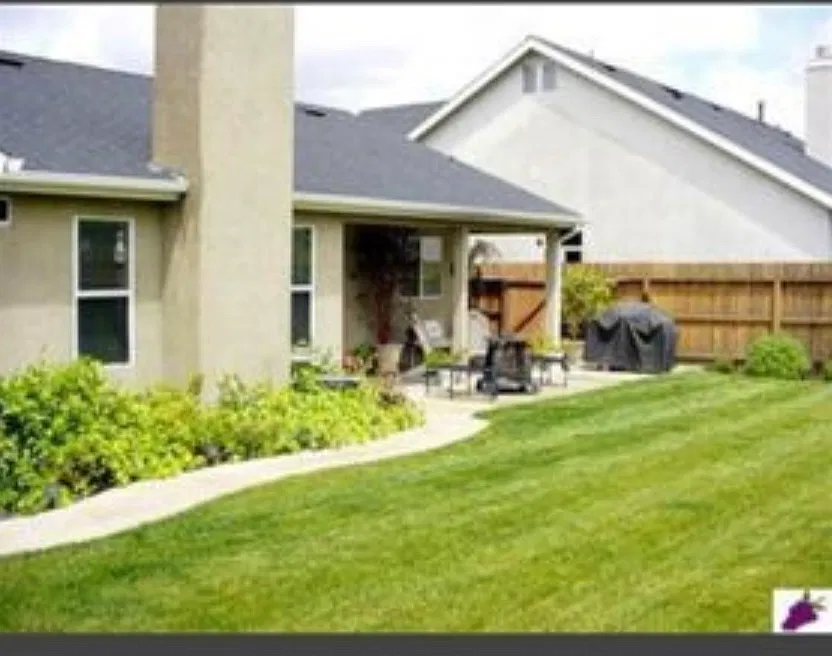 8766 N Winery Ave — Photo 2