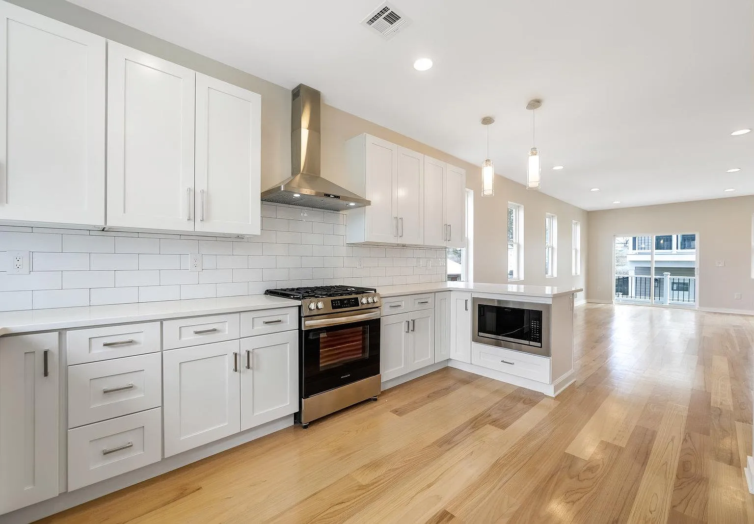 3 bed, $5,500 — Photo 1
