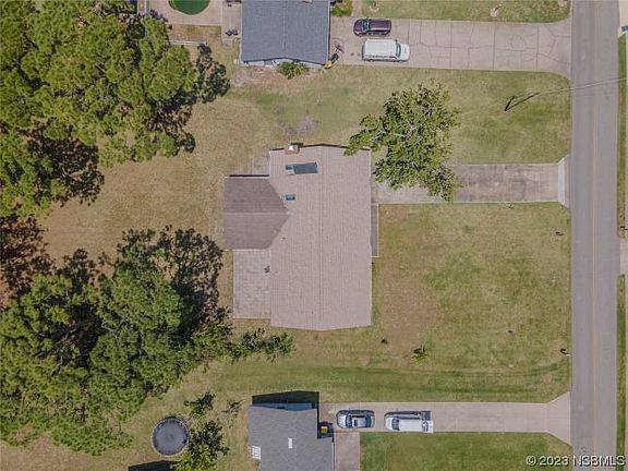 3rd image of 2024 S Riverside Dr