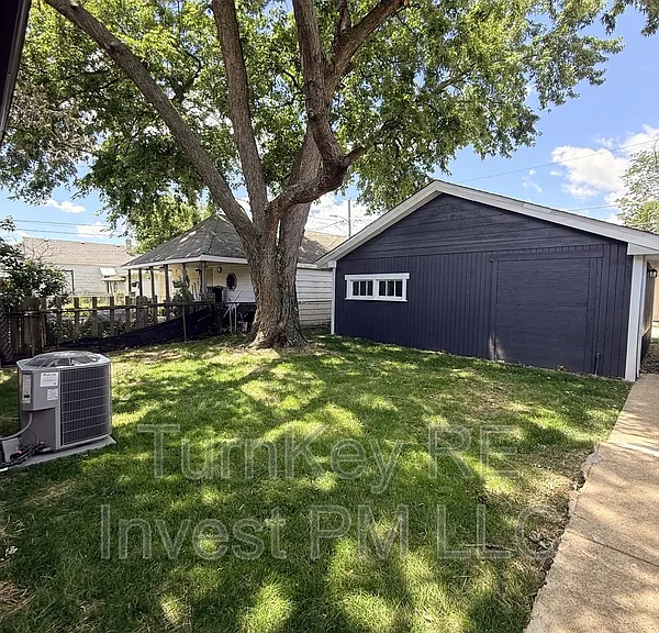 7732 S Lotus Ave — Photo 9