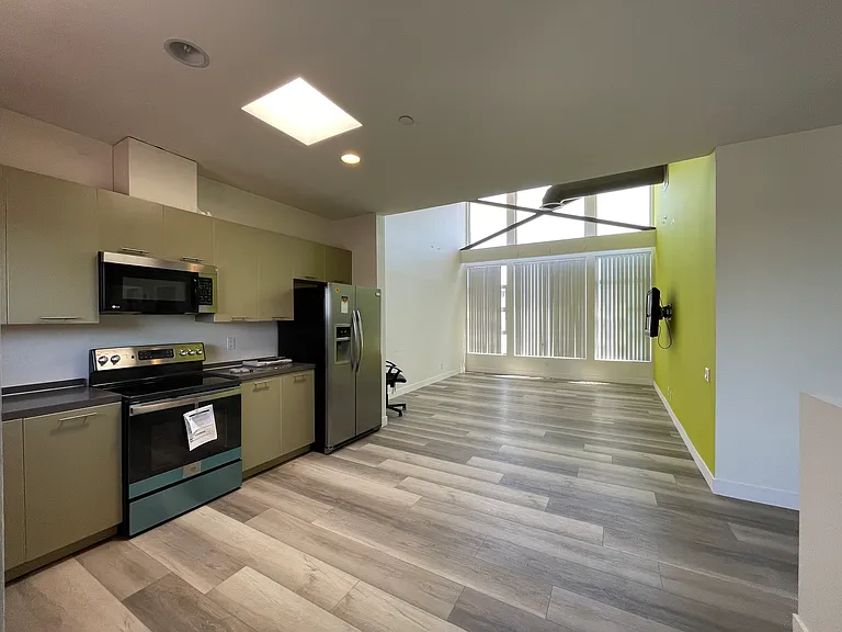 1188 W 36th Pl — Photo 8