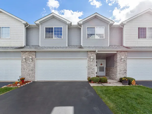 1865 Waters Edge Dr, Minooka, IL 60447