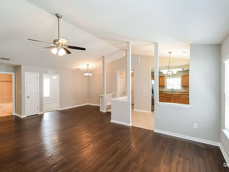8450 Maple St — Photo 4