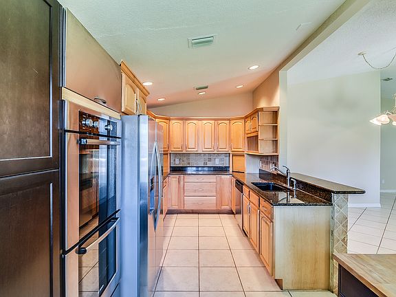 2nd image of 652 Orinda Ct