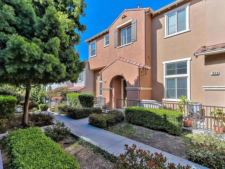 1933 Silva Pl — Photo 1