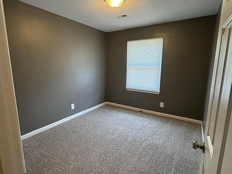 1131 Glendale Dr — Photo 20