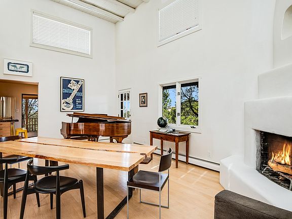 4th image of 1305 Lejano Ln