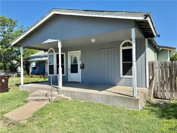 710 E C Ave, Kingsville, TX 78363