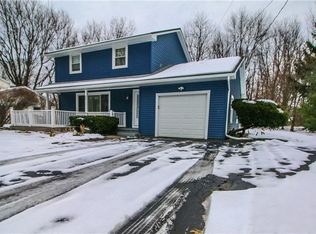 34 Meadowview Dr, Brockport, NY 14420