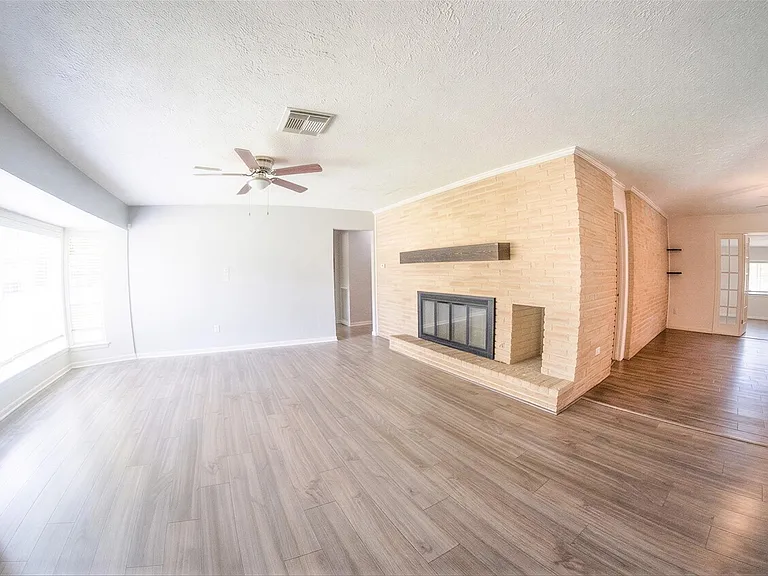 4904 Meadow Lark Ln — Photo 2