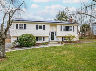 15 Macbean Dr, New Fairfield, CT 06812