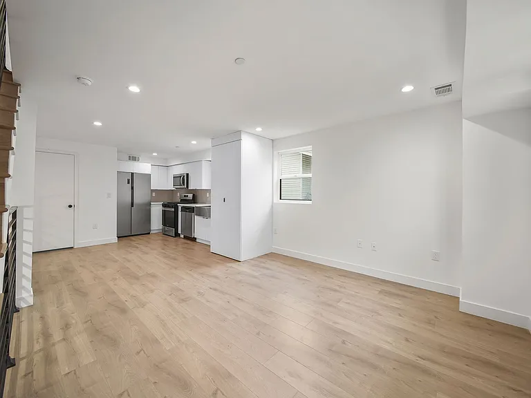 171 S Hoover St — Photo 18