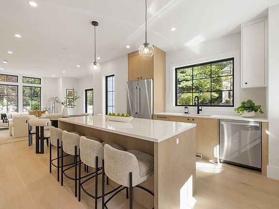 5th image of 6 Floral St #6