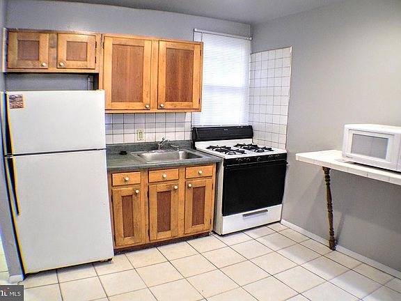 2nd image of 530 N 32nd St Floor 1