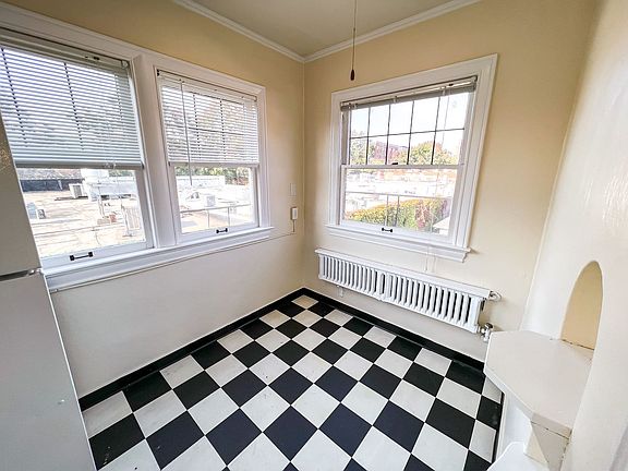 3rd image of 409 10th Ave Unit 203