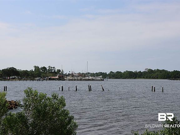 5th image of 2 Oyster Bay Pl