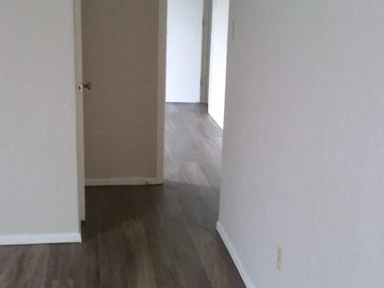 900 W East Ave — Photo 4