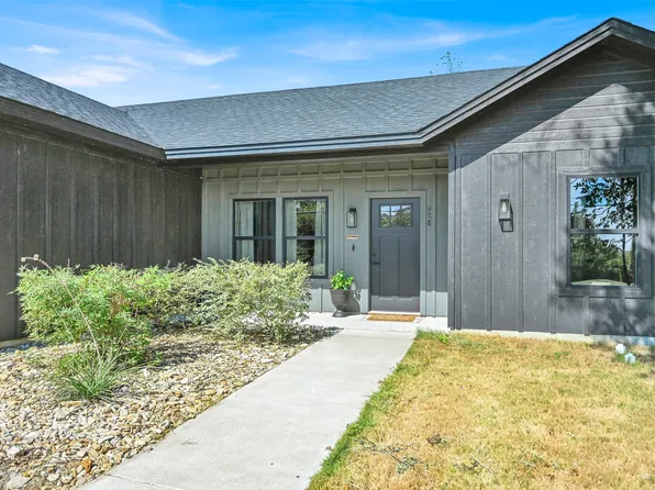 928 Country Club Rd, Cleburne, TX 76033