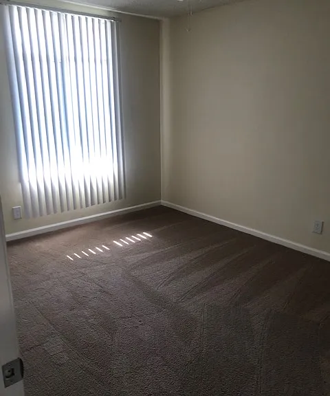 Boulevard Apts — Photo 20