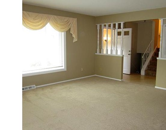 5th image of 28114 Wisteria Dr