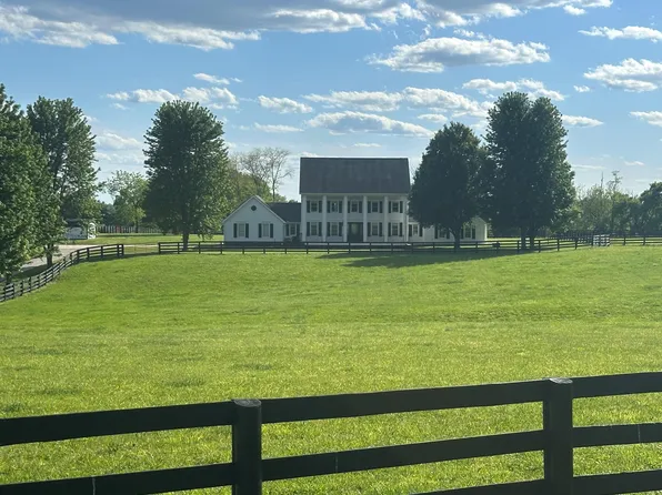 3600 Briar Hill Rd, Lexington, KY 40516