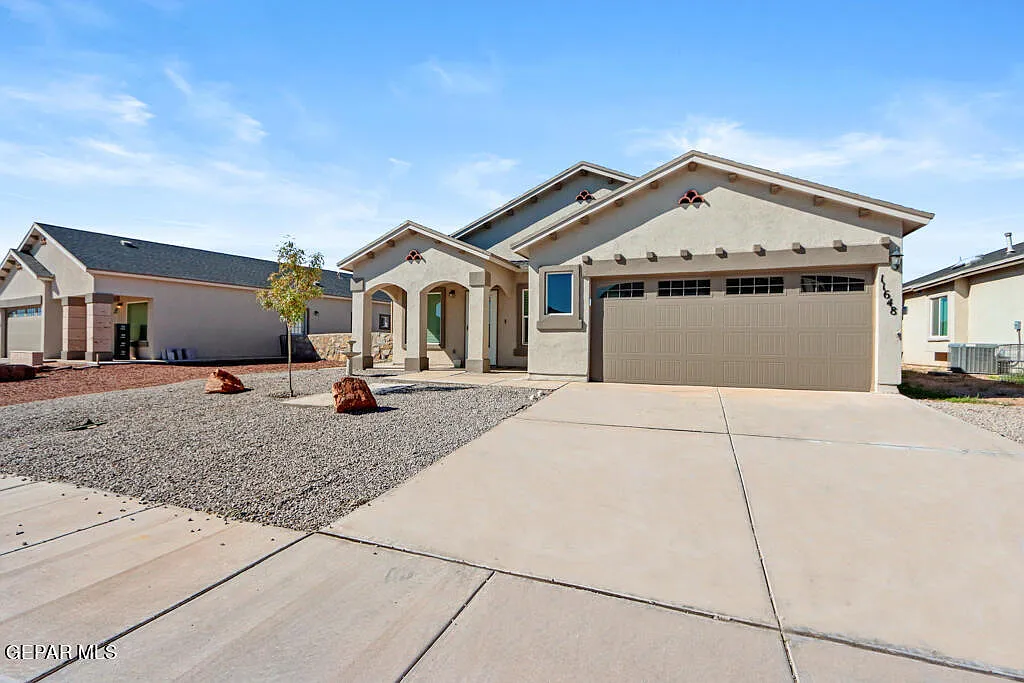 4 bed, 2.0 bath, 1194 sqft, $1,750 — Photo 2