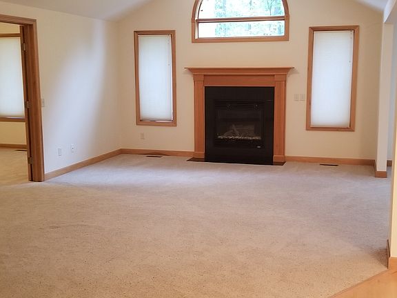 3rd image of 623 Chinook Dr
