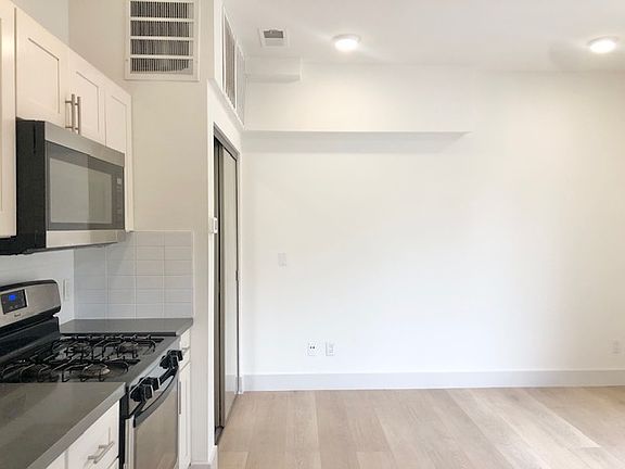 3rd image of 2415 Lincoln Way APT 1