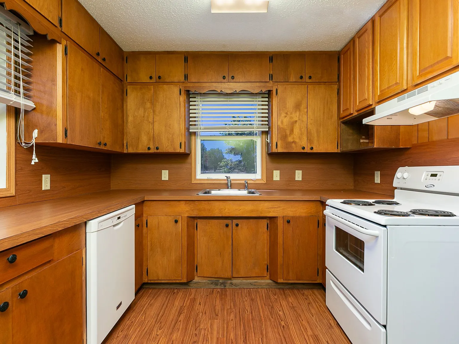 1 bed, 1.0 bath, 700 sqft, $800 — Photo 2