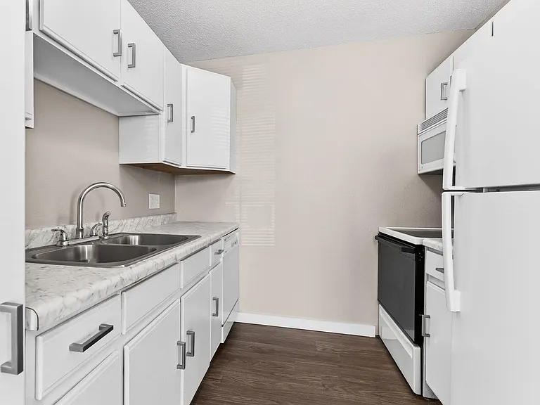 Walnut Woods Apartments — Photo 54