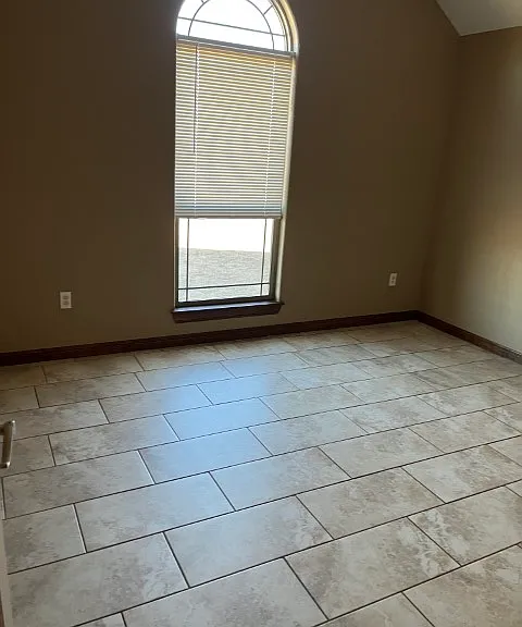 394 NE Simmons Cir — Photo 20
