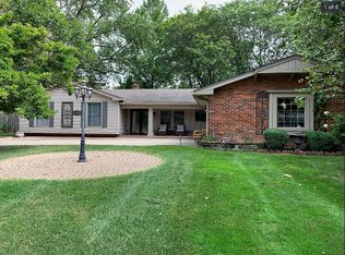 25330 Wykeshire Rd, Farmington Hills, MI 48336