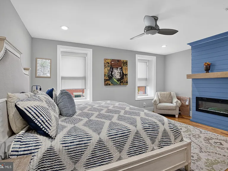2328 E Fletcher St — Photo 23