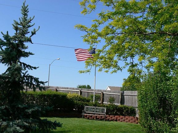 flag pole in backyard 