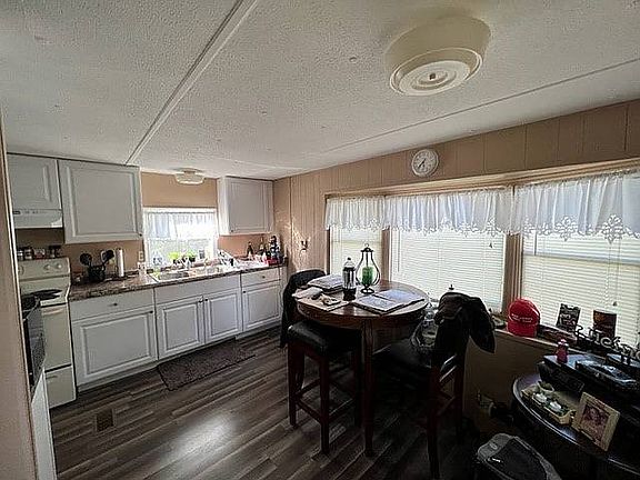 2nd image of 913 Debbie St